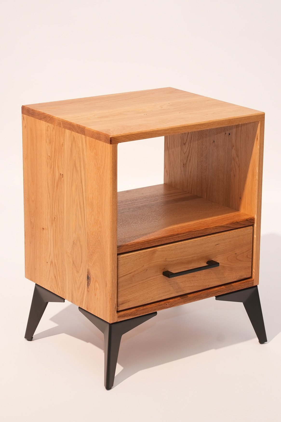 Szafka nocna z litego drewna