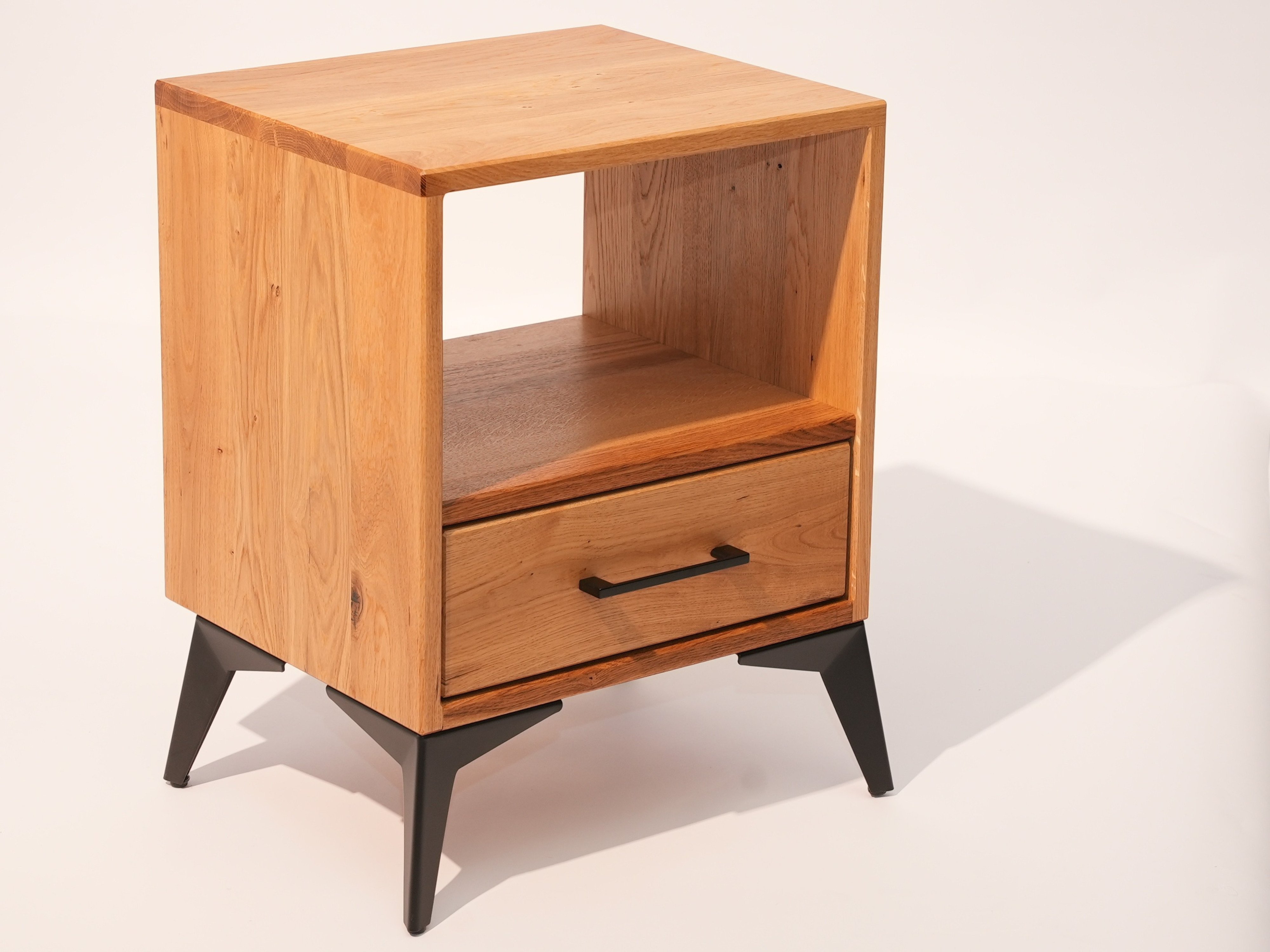 Szafka nocna z litego drewna