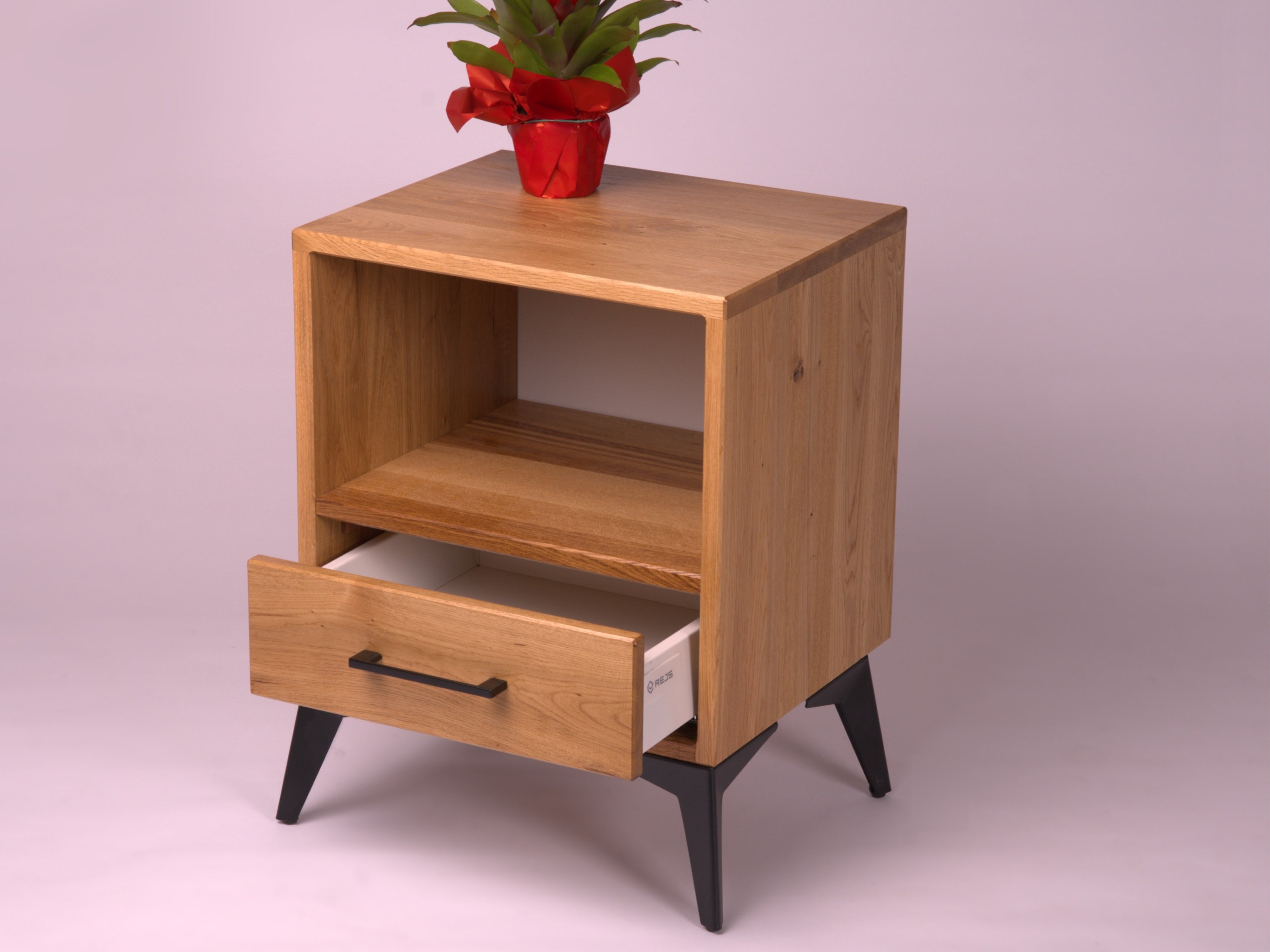 Szafka nocna w stylu industrialnym